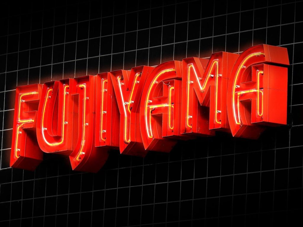 Lichtreclame voor bedrijfsinterieur - verlicht logo en neonborden voor professionele uitstraling