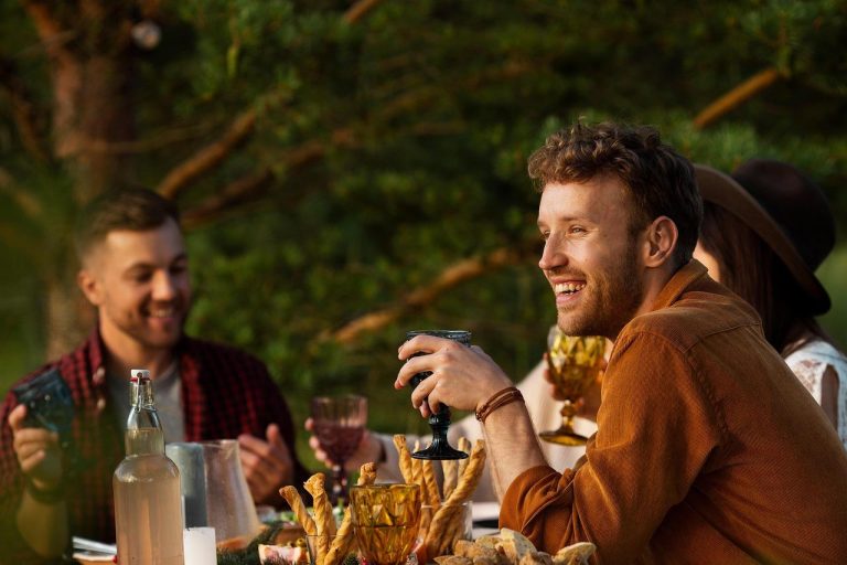Home Checklist en essentiële onderdelen voor het organiseren van succesvol feesten met decoratie, meubilair en catering