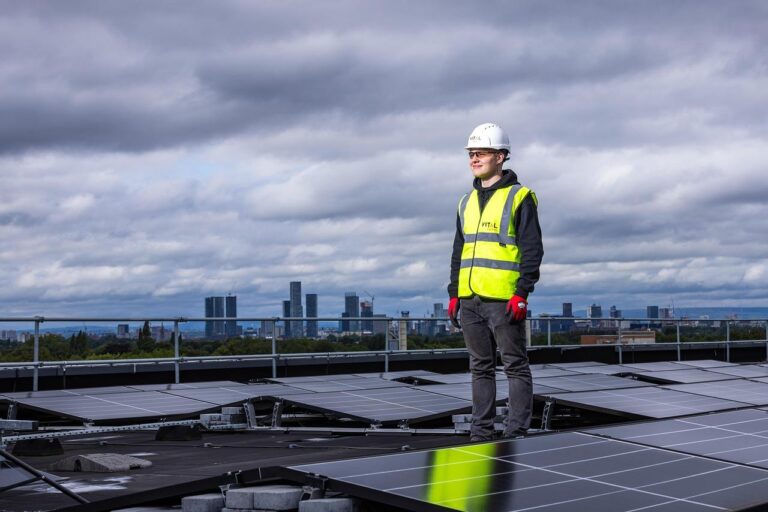 Home Visualisatie van duurzame energieopslag met 500 kWh accu's voor huishoudens en bedrijven